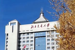 巴雷拉代表意大利国家队出场50次，在目前球队中仅次于多纳鲁马